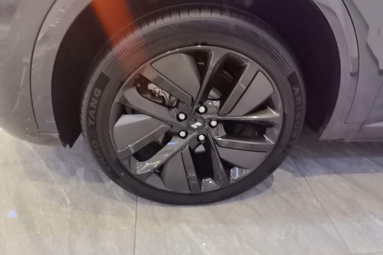 Used Li Auto L9 2022 Max model Left Front Wheel Hub