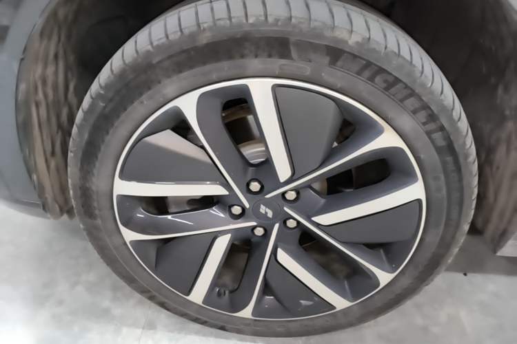 Used Li Auto L9 2022 Max model Left Front Wheel Hub