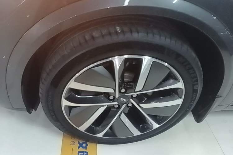 Used Li Auto L9 2022 Max model Left Front Wheel Hub