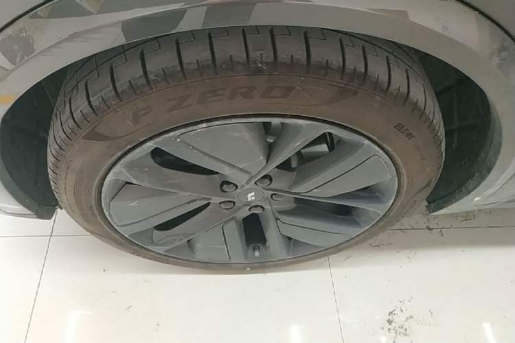 Used Li Auto L9 2022 Max model Left Front Wheel Hub