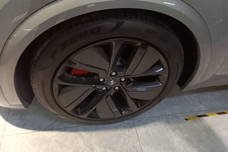 Used Li Auto L9 2022 Max model Left Front Wheel Hub