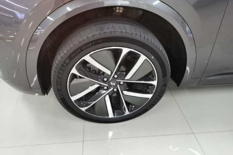 Used Li Auto L9 2022 Max model Left Front Wheel Hub