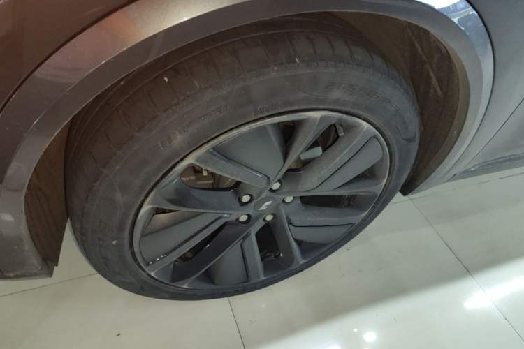 Used Li Auto L9 2022 Max model Left Front Wheel Hub