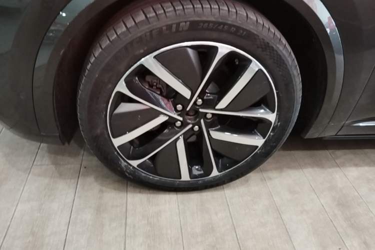 Used Li Auto L9 2022 Max model Left Front Wheel Hub