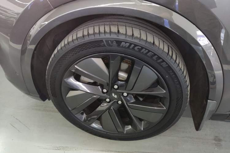 Used Li Auto L9 2022 Max model Left Front Wheel Hub