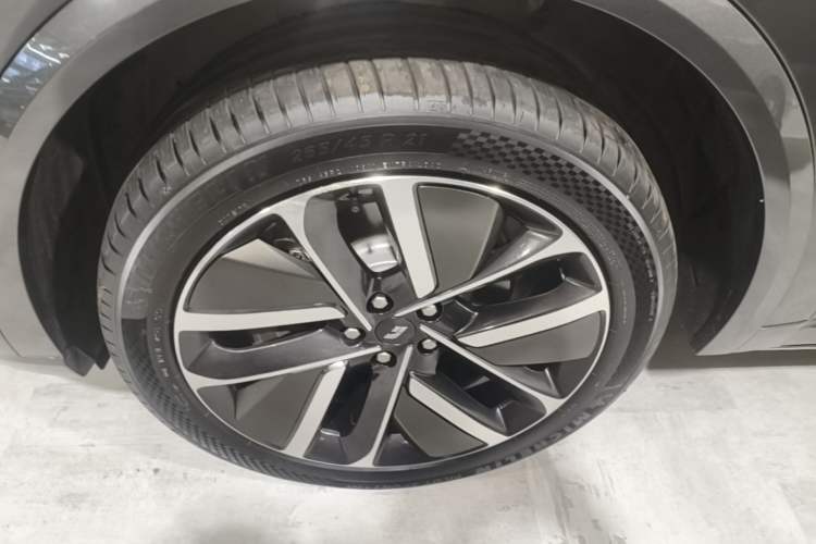 Used Li Auto L9 2022 Max model Left Front Wheel Hub