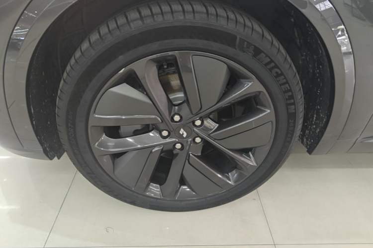 Used Li Auto L9 2022 Max model Left Front Wheel Hub