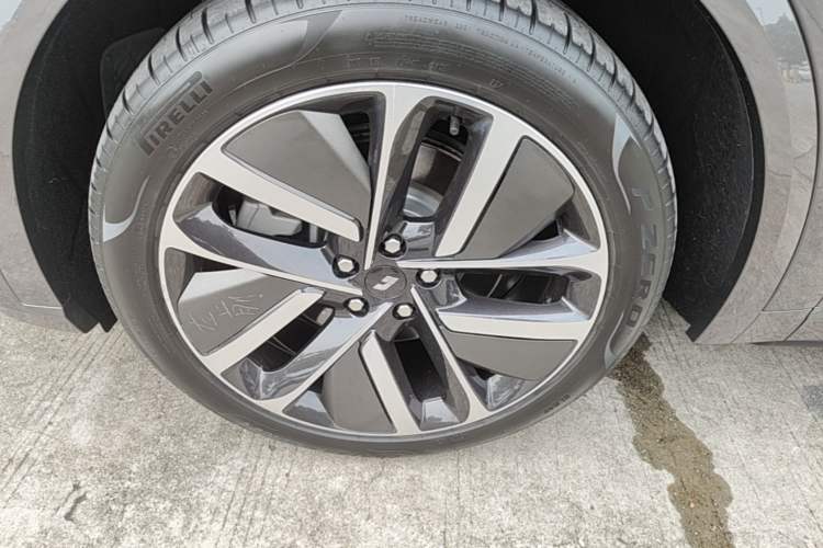 Used Li Auto L9 2022 Max model Left Front Wheel Hub