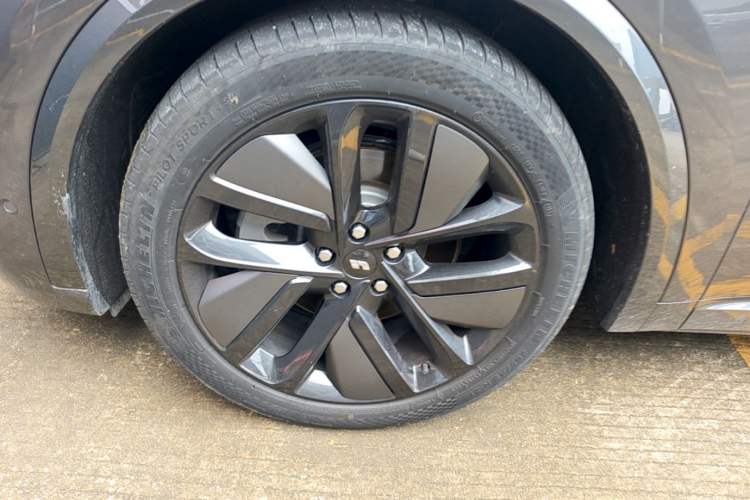 Used Li Auto L9 2022 Max model Left Front Wheel Hub