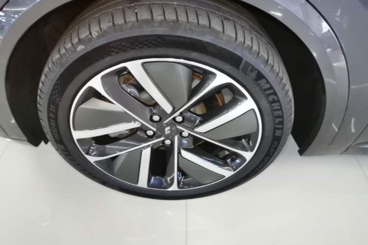 Used Li Auto L9 2022 Max model Left Front Wheel Hub