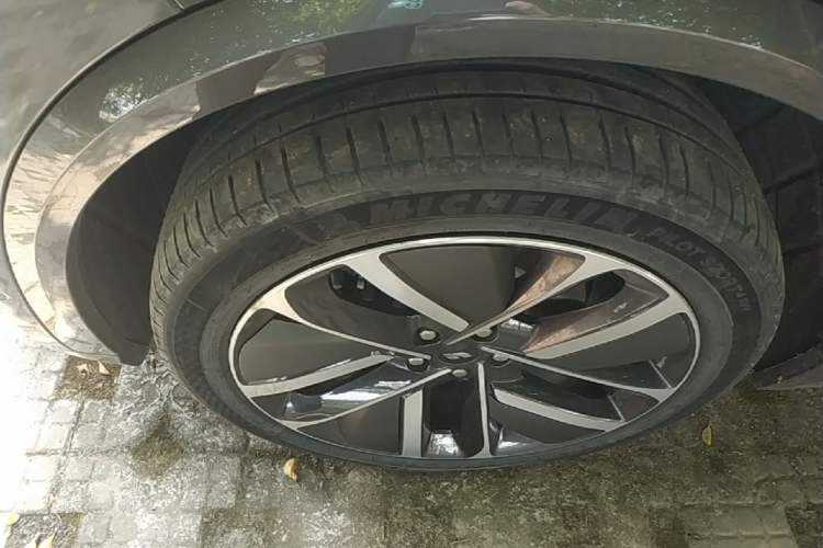 Used Li Auto L9 2022 Max model Left Front Wheel Hub