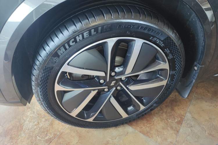 Used Li Auto L9 2022 Max model Left Front Wheel Hub
