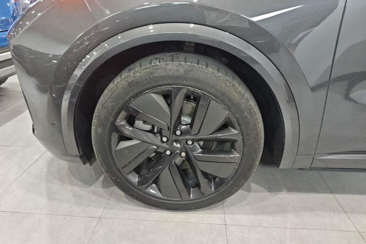 Used Li Auto L9 2022 Max model Left Front Wheel Hub