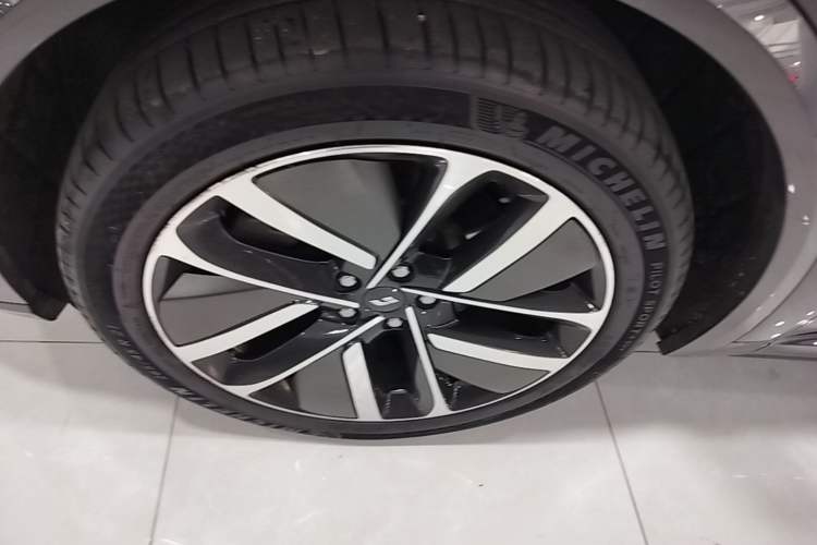 Used Li Auto L9 2022 Max model Left Front Wheel Hub