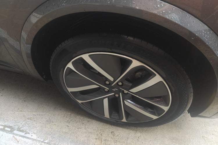 Used Li Auto L9 2022 Max model Right Front Wheel Hub