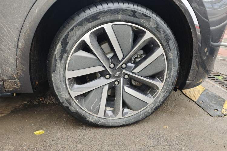 Used Li Auto L9 2022 Max model Right Front Wheel Hub