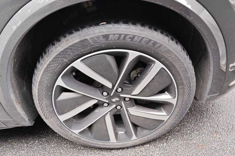 Used Li Auto L9 2022 Max model Right Front Wheel Hub