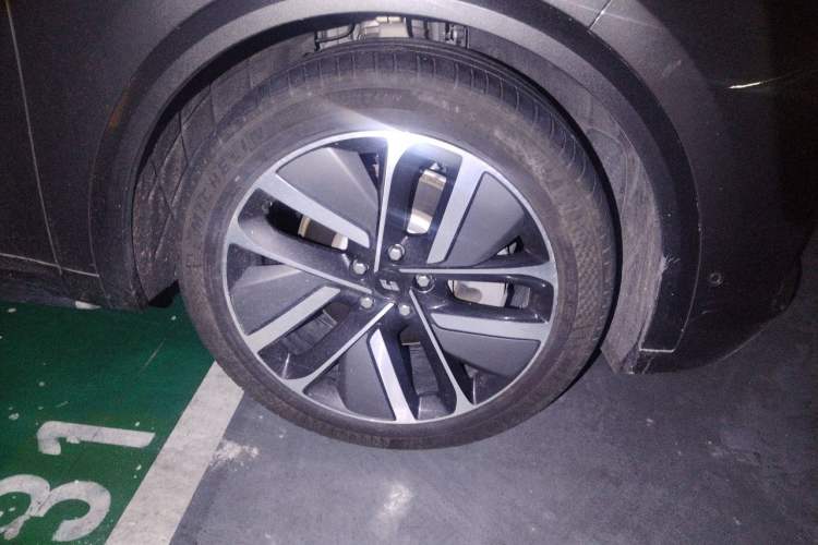Used Li Auto L9 2022 Max model Right Front Wheel Hub