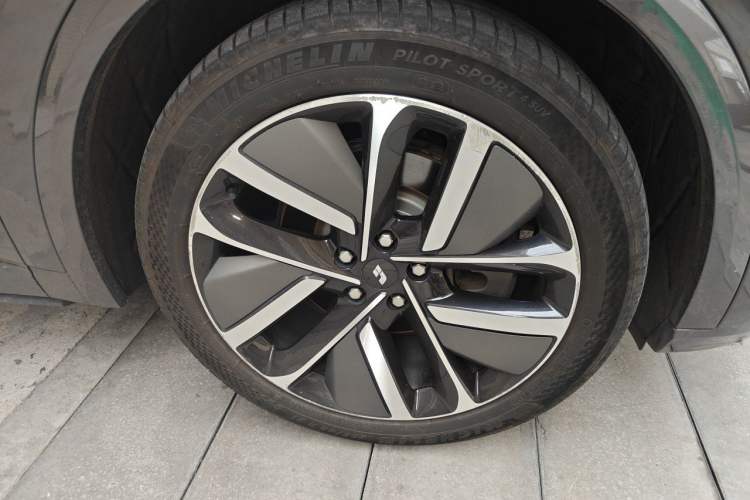 Used Li Auto L9 2022 Max model Right Front Wheel Hub