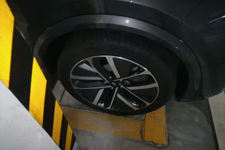 Used Li Auto L9 2022 Max model Right Front Wheel Hub