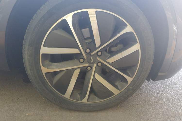Used Li Auto L9 2022 Max model Right Front Wheel Hub