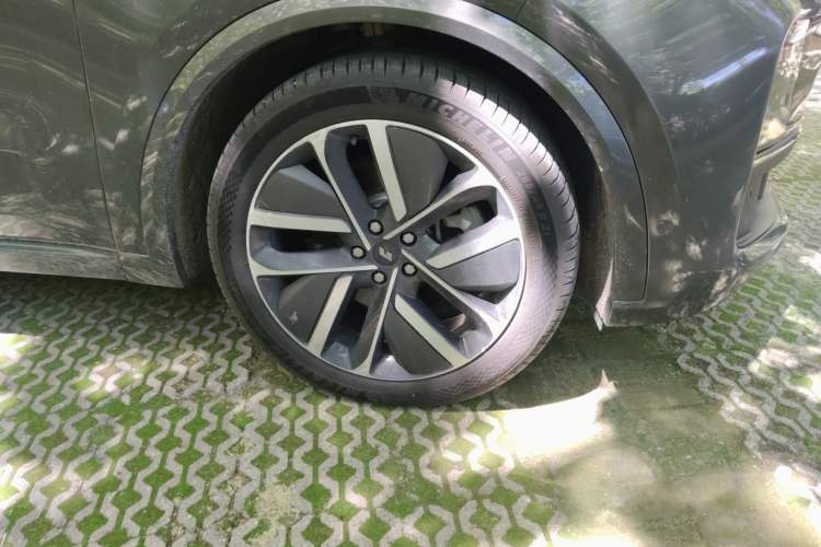Used Li Auto L9 2022 Max model Right Front Wheel Hub