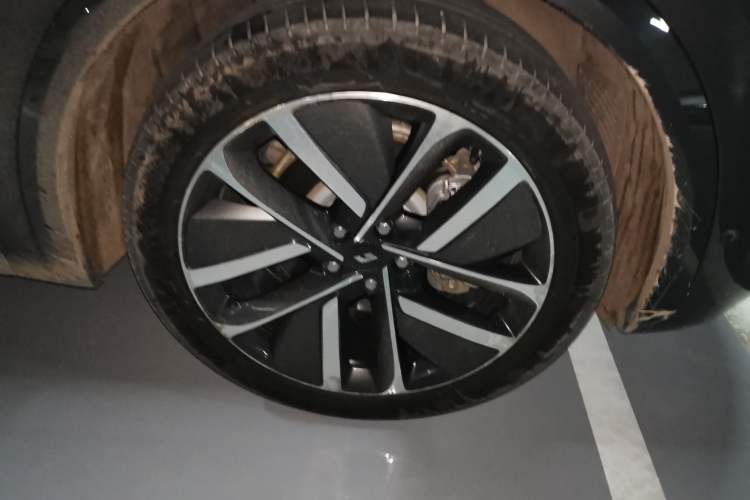 Used Li Auto L9 2022 Max model Right Front Wheel Hub