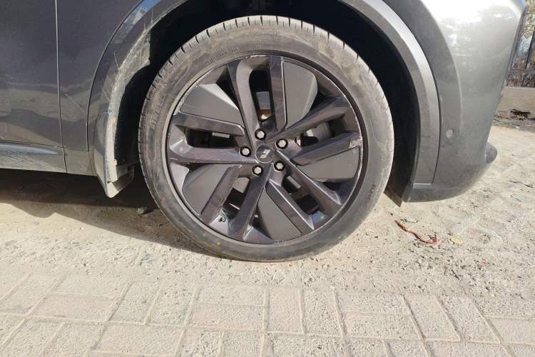 Used Li Auto L9 2022 Max model Right Front Wheel Hub