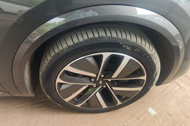 Used Li Auto L9 2022 Max model Right Front Wheel Hub