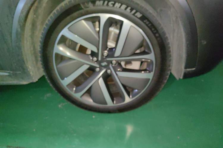 Used Li Auto L9 2022 Max model Right Front Wheel Hub
