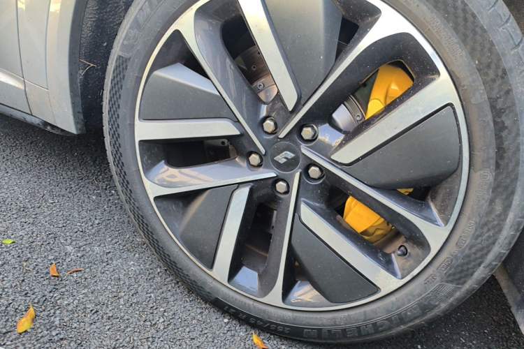 Used Li Auto L9 2022 Max model Right Front Wheel Hub
