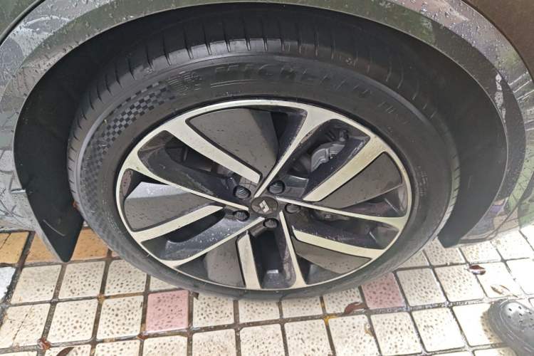 Used Li Auto L9 2022 Max model Right Front Wheel Hub