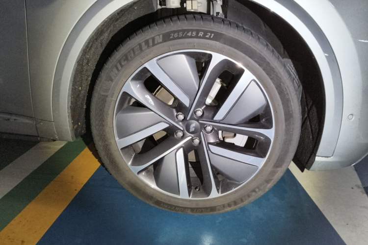 Used Li Auto L9 2022 Max model Right Front Wheel Hub