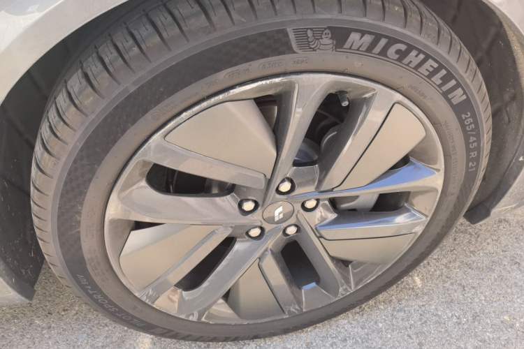 Used Li Auto L9 2022 Max model Right Front Wheel Hub