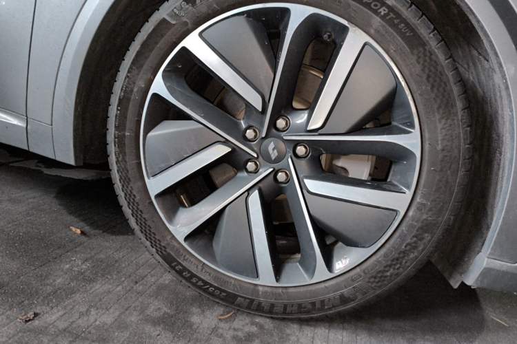 Used Li Auto L9 2022 Max model Right Front Wheel Hub