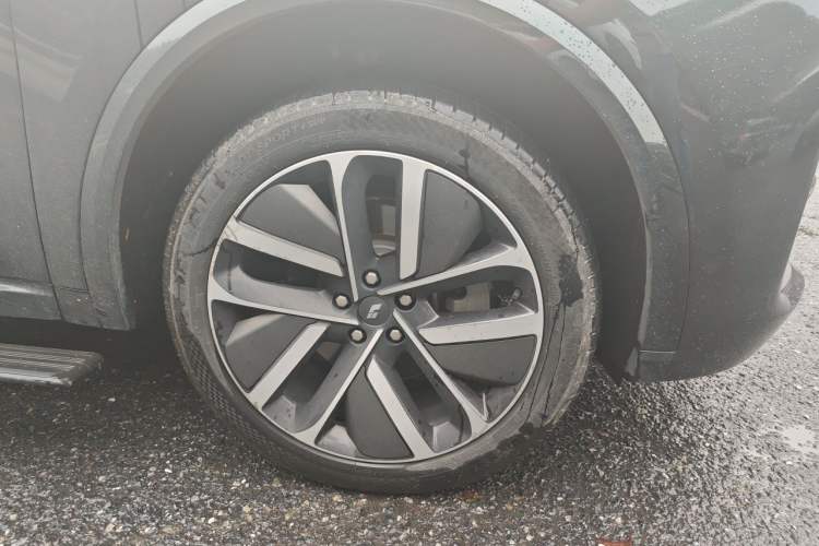 Used Li Auto L9 2022 Max model Right Front Wheel Hub