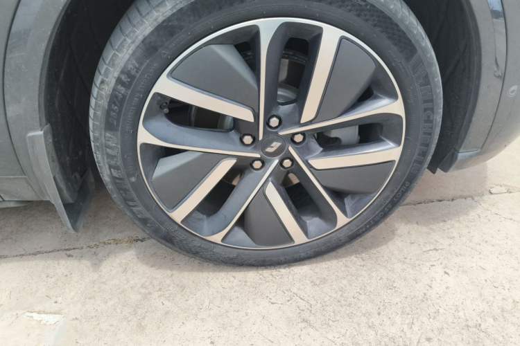 Used Li Auto L9 2022 Max model Right Front Wheel Hub