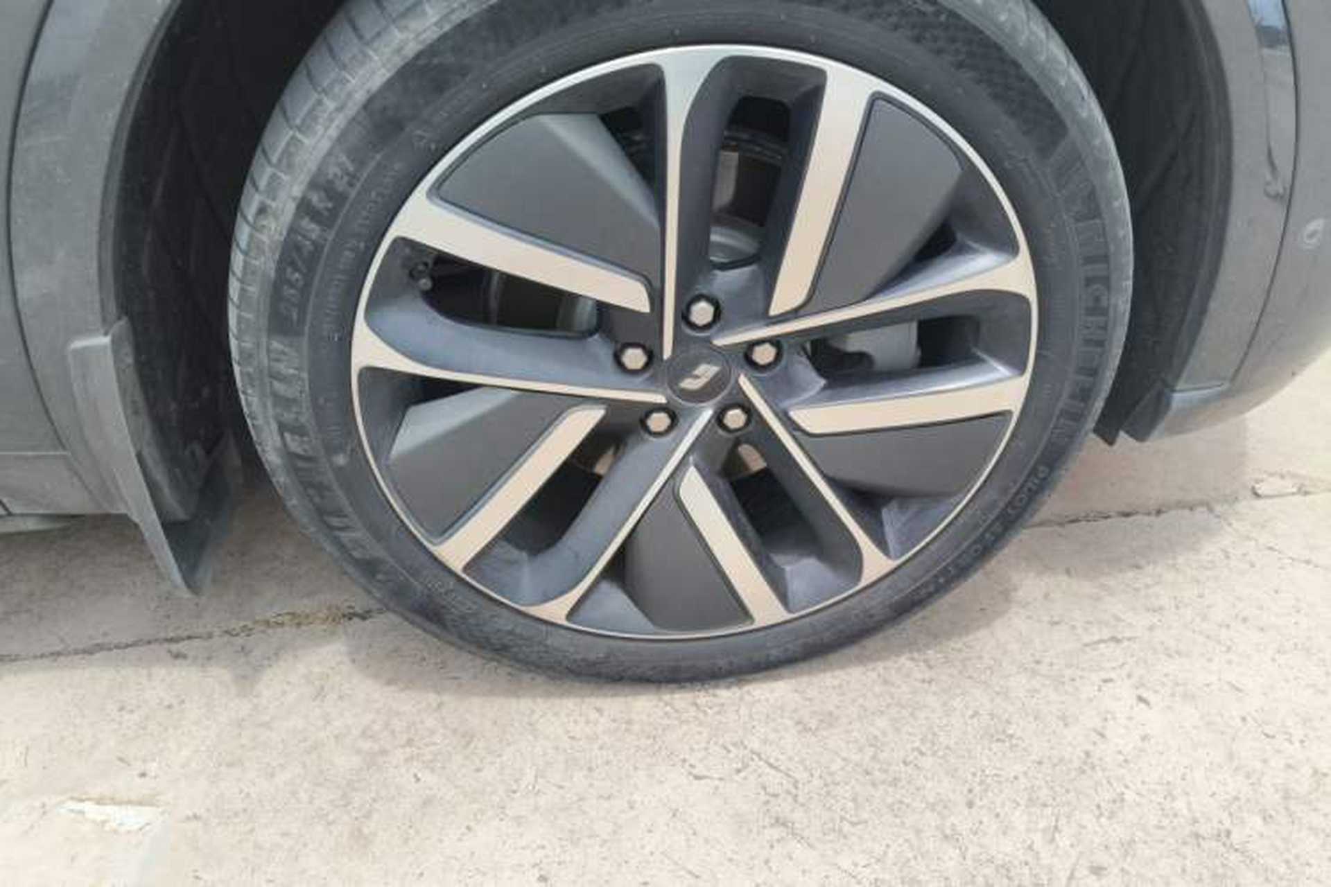 Used Li Auto L9 2022 Max model Right Front Wheel Hub