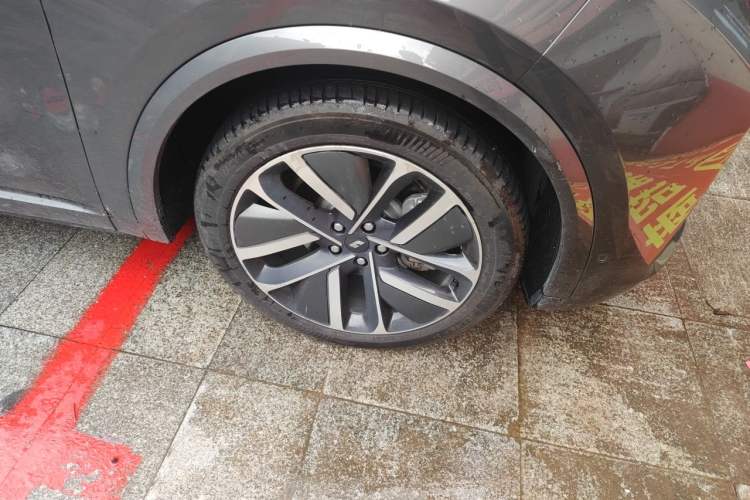 Used Li Auto L9 2022 Max model Right Front Wheel Hub