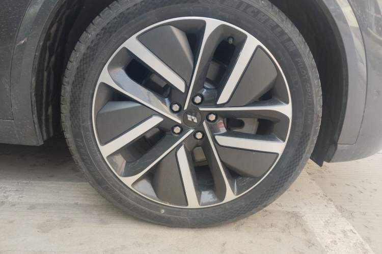 Used Li Auto L9 2022 Max model Right Front Wheel Hub