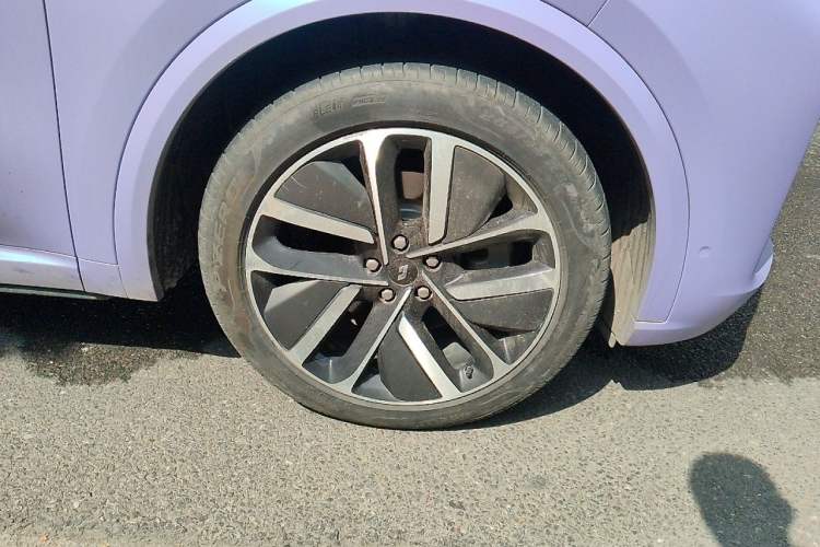 Used Li Auto L9 2022 Max model Right Front Wheel Hub