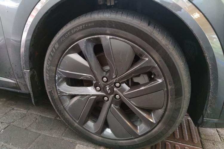 Used Li Auto L9 2022 Max model Right Front Wheel Hub