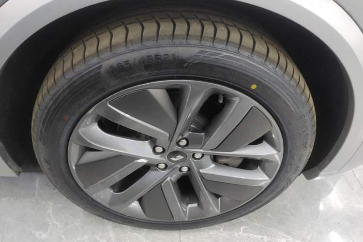 Used Li Auto L9 2022 Max model Right Front Wheel Hub