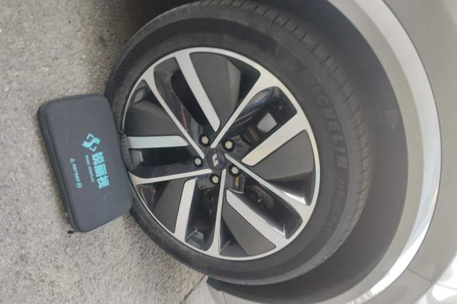 Used Li Auto L9 2022 Max model Right Front Wheel Hub
