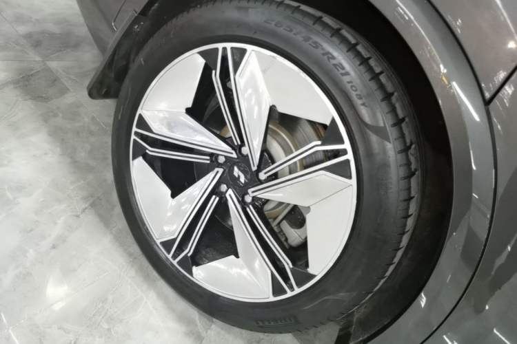 Used Li Auto L9 2022 Max model Right Rear Wheel Hub
