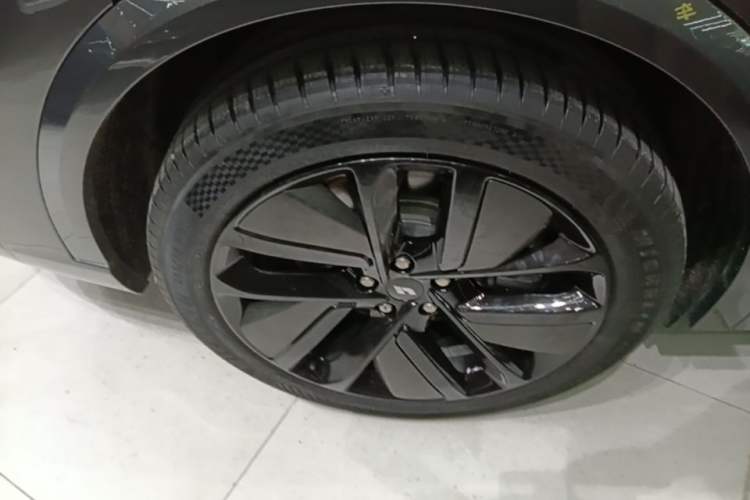 Used Li Auto L9 2022 Max model Right Rear Wheel Hub