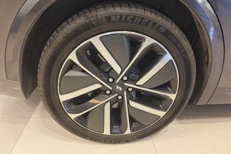 Used Li Auto L9 2022 Max model Right Rear Wheel Hub