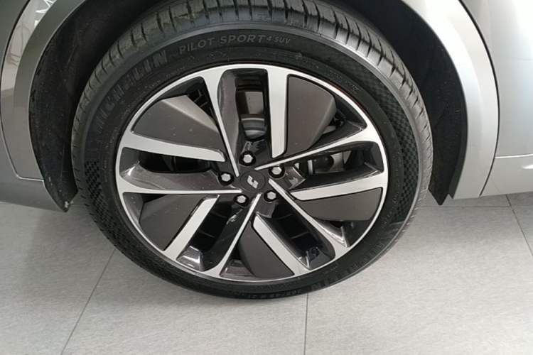 Used Li Auto L9 2022 Max model Right Rear Wheel Hub