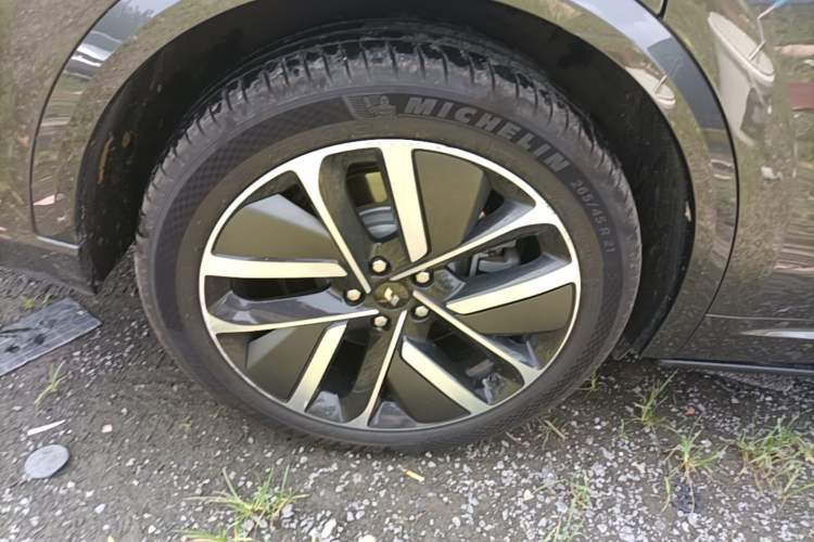 Used Li Auto L9 2022 Max model Right Rear Wheel Hub