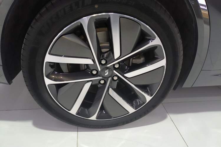 Used Li Auto L9 2022 Max model Right Rear Wheel Hub